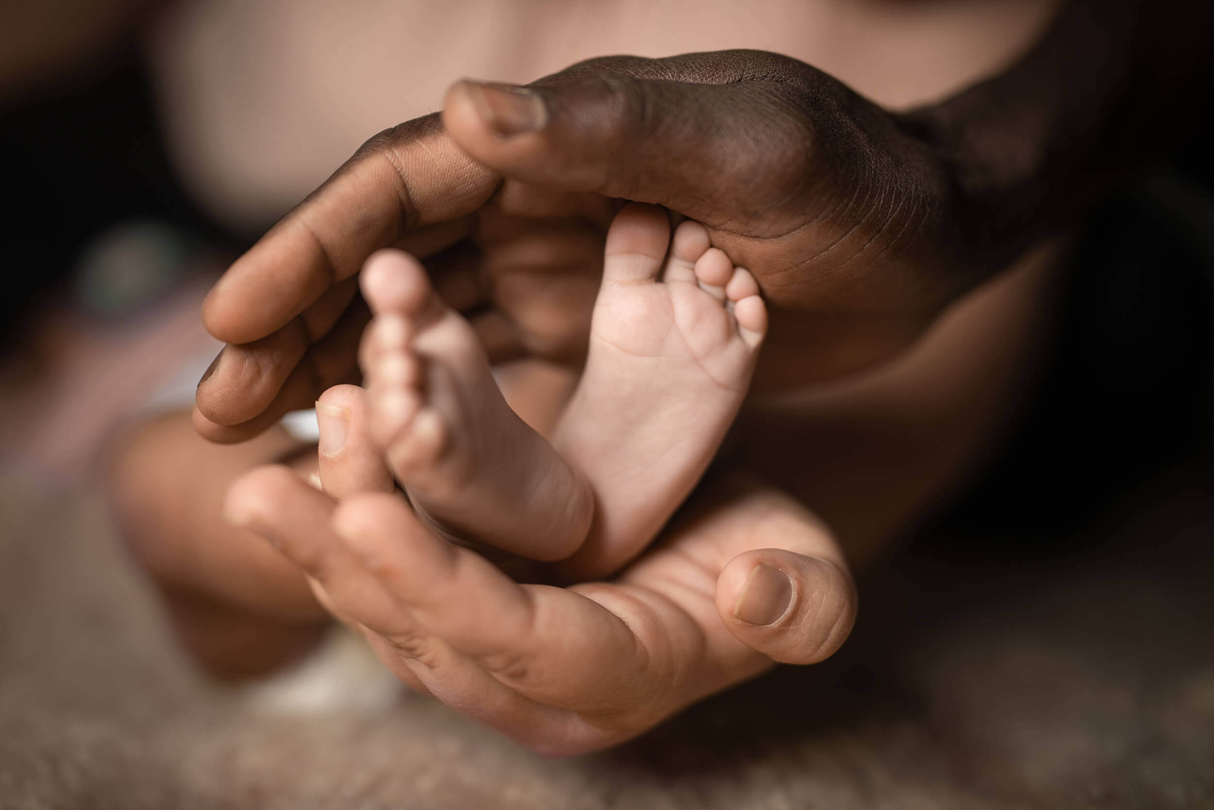 stylish photograh of hands holding a newborns feet
